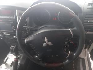 Mitsubishi Pajero 5-door 3.2DI-D GLS - Image 8