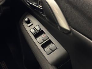 Toyota Urban Cruiser 1.5 XR manual - Image 17