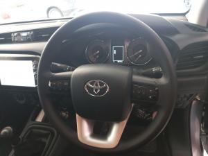Toyota Hilux 2.4GD-6 double cab Raider manual - Image 8