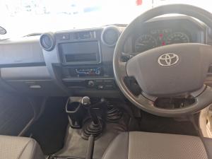 Toyota Land Cruiser 79 4.2D single cab - Image 6