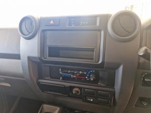 Toyota Land Cruiser 79 4.2D single cab - Image 14