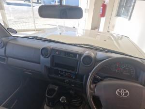 Toyota Land Cruiser 79 4.2D single cab - Image 15