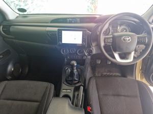 Toyota Hilux 2.4GD-6 double cab 4x4 Raider manual - Image 6
