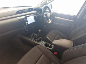 Toyota Hilux 2.4GD-6 double cab 4x4 Raider manual - Image 7