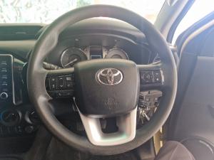 Toyota Hilux 2.4GD-6 double cab 4x4 Raider manual - Image 8