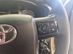Toyota Hilux 2.4GD-6 double cab 4x4 Raider manual - Image 10