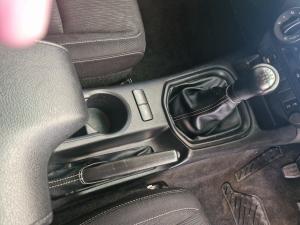 Toyota Hilux 2.4GD-6 double cab 4x4 Raider manual - Image 12