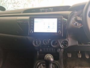 Toyota Hilux 2.4GD-6 double cab 4x4 Raider manual - Image 17