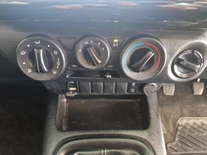 Toyota Hilux 2.4GD-6 double cab 4x4 Raider manual - Image 18
