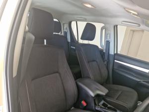 Toyota Hilux 2.4GD-6 double cab 4x4 Raider manual - Image 19