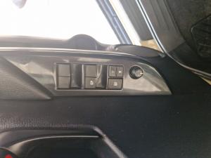 Toyota Hilux 2.4GD-6 double cab 4x4 Raider manual - Image 26