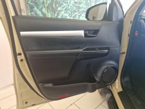 Toyota Hilux 2.4GD-6 double cab 4x4 Raider manual - Image 27