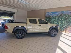 Toyota Hilux 2.4GD-6 double cab 4x4 Raider manual - Image 3