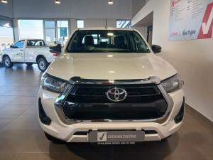 Toyota Hilux 2.4GD-6 double cab 4x4 Raider manual - Image 4