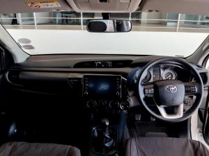 Toyota Hilux 2.4GD-6 double cab 4x4 Raider manual - Image 6