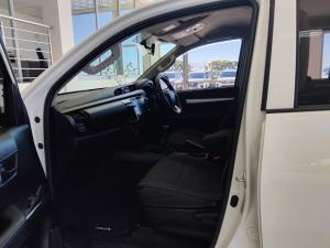 Toyota Hilux 2.4GD-6 double cab 4x4 Raider manual - Image 7