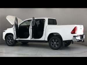 Toyota Hilux 2.4GD-6 double cab 4x4 Raider manual - Image 9