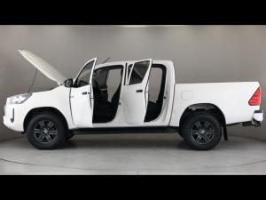 Toyota Hilux 2.4GD-6 double cab 4x4 Raider manual - Image 10