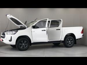 Toyota Hilux 2.4GD-6 double cab 4x4 Raider manual - Image 11