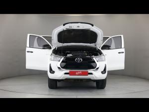 Toyota Hilux 2.4GD-6 double cab 4x4 Raider manual - Image 13