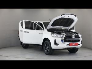 Toyota Hilux 2.4GD-6 double cab 4x4 Raider manual - Image 14