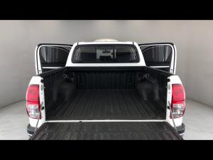 Toyota Hilux 2.4GD-6 double cab 4x4 Raider manual - Image 17