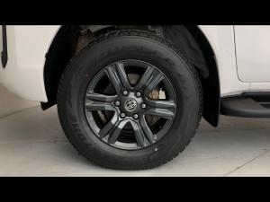 Toyota Hilux 2.4GD-6 double cab 4x4 Raider manual - Image 18