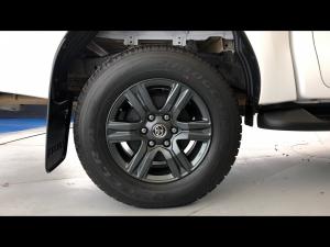 Toyota Hilux 2.4GD-6 double cab 4x4 Raider manual - Image 20