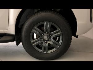 Toyota Hilux 2.4GD-6 double cab 4x4 Raider manual - Image 21