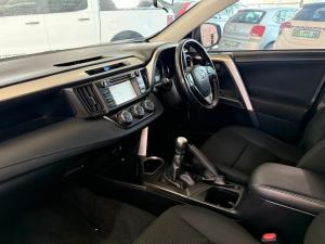 Toyota RAV4 2.2D-4D AWD GX - Image 9