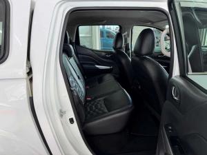 Nissan Navara 2.5DDTI LE/LE Plus 4X4 automatic D/C - Image 12