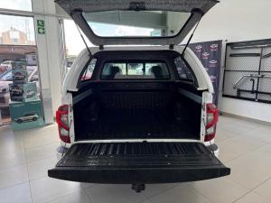 Nissan Navara 2.5DDTI LE/LE Plus 4X4 automatic D/C - Image 5