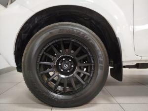 Nissan Navara 2.5DDTi double cab SE auto - Image 12
