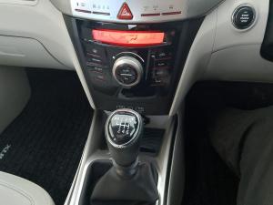 Mahindra XUV300 1.5TD W8 - Image 18