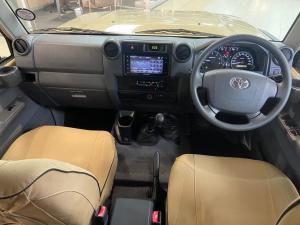 Toyota Land Cruiser 79 4.5D-4D V8 double cab LX - Image 6