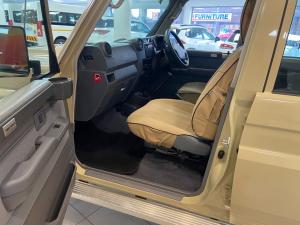 Toyota Land Cruiser 79 4.5D-4D V8 double cab LX - Image 7