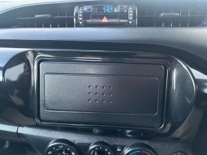 Toyota Hilux 2.4GD-6 4x4 SR - Image 14