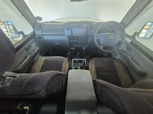 Toyota Land Cruiser 79 4.5D-4D V8 single cab LX - Image 6