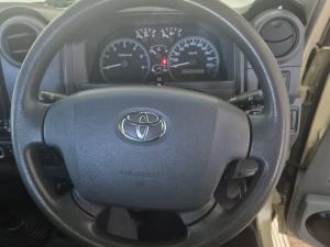 Toyota Land Cruiser 79 4.5D-4D V8 single cab LX - Image 8