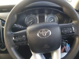 Toyota Hilux 2.4GD-6 single cab Raider manual - Image 8