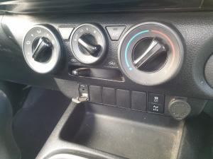 Toyota Hilux 2.4GD-6 single cab Raider manual - Image 13