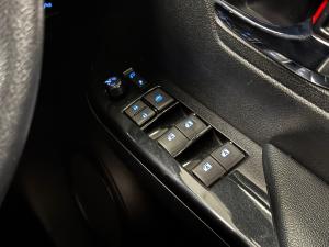 Toyota Hilux 2.8GD-6 double cab Legend manual - Image 18