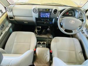 Toyota Land Cruiser 79 4.5D-4D V8 double cab LX - Image 6