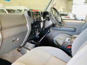 Toyota Land Cruiser 79 4.5D-4D V8 double cab LX - Image 7