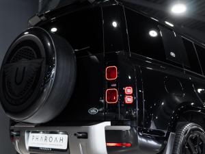 Land Rover Defender 110 D300 X-Dynamic HSE - Image 15