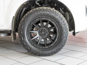 Nissan Navara 2.5DDTi double cab SE Plus auto - Image 10