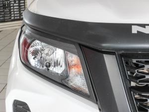 Nissan Navara 2.5DDTi double cab SE Plus auto - Image 14