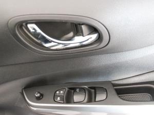 Nissan Navara 2.5DDTi double cab SE Plus auto - Image 15