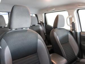 Nissan Navara 2.5DDTi double cab SE Plus auto - Image 19