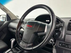 Isuzu D-MAX 250 HO X-RIDER automatic D/C - Image 9